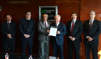 El Procurador Agrario, Cruz López Aguilar, da posesión del cargo a Benito de Jesús Olvera Muñoz