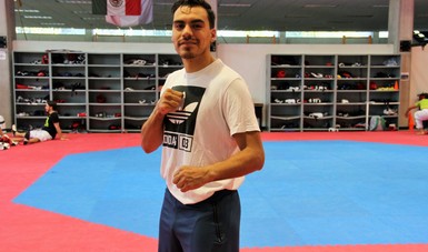 Uriel Adriano, exponente nacional de taekwondo entrena en el CNAR 