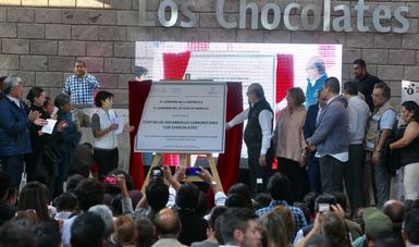 La Titular de la SEDATU y el gobernador de Morelos develan la placa conmemorativa de la inauguración del Centro de Desarrollo Comunitario “Los Chocolates”
