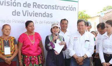 La secretaria Rosario Robles explicó que hubo viviendas reclasificadas y las que ya no, se incorporaron al censo con la Fundación Proviváh y con recursos de FONHAPO serán construidas.
 