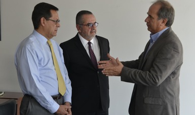 El Secretario del Trabajo y Previsión Social, Roberto Campa Cifrián, dando posesión a Fernando Alfredo Maldonado Hernández, como Subsecretario de Empleo y Productividad Laboral