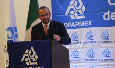 El Secretario de Gobernación, Alfonso Navarrete Prida, durante su reunión con consejeros nacionales de la COPARMEX.