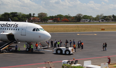 Ingreso de pasajeros a aeronave en el Aeropuerto Internacional de Chetumal 