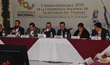 Secretario del Trabajo y Previsión Social, Roberto Campa Cifrián, junto con otros funcionarios del sector laboral en el tercer día de la CONASETRA 2018