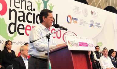 El Secretario del Trabajo, Roberto Campa Cifrián, durante su intervención en la Sexta Feria Nacional de Empleo para Mujeres de Puebla