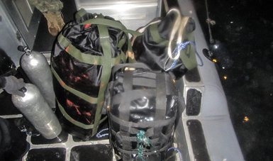 La Secretaría de Marina-Armada de México asegura cuatro maletas con presunta Cocaína, en el Casco de un Buque, en Lázaro Cárdenas, Michoacán