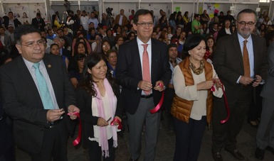 Corte de listón inaugural de la 36a Feria de Empleo de la Ciudad de México