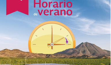 Reloj amarillo detrás de unas montaña en donde las manecillas se mueven indicando el adelanto de una hora.