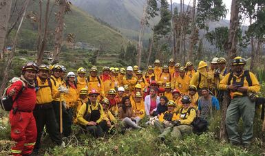 Instruyen mexicanos a combatientes de incendios forestales de Perú
