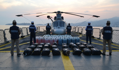La Secretaría de Marina – Armada de México asegura aproximadamente media tonelada de presunta cocaína, frente a Costas de Guerrero