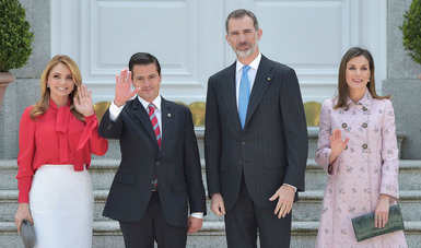 En compañía de la Primera Dama, el Presidente se reunió con Sus Majestades el Rey Felipe VI y la Reina Letizia de España.