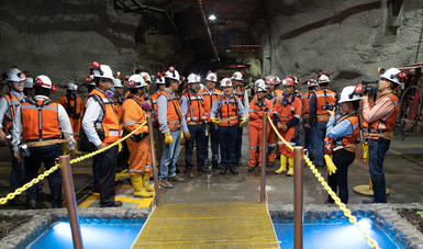 Fotografía oficial del recorrido en la mina "El Roble" en la Velardeña, Durango. 
