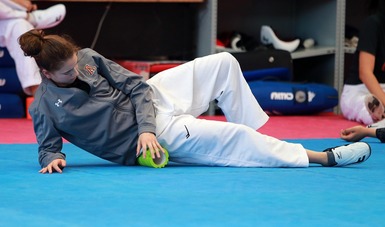 La taekwondoín mexiquense Paulina Armería Vecchi inició sesiones de fisioterapia en el CNAR, para recuperar al cien por ciento la movilidad de su mano derecha, luego de que este lunes le retiraron el yeso,