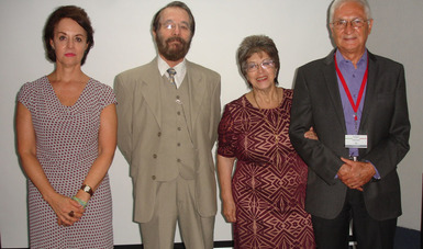 El Dr. Luis M. Torres Palacios de derecha a izquierda acompañado por la Dra. Sonia Fernández Cantón, el Dr. Jorge Ochoa Moreno y la Dra. Carina Gómez Fröde Directores de la CONAMED.
