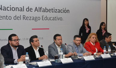 Fortalece  INEA la estrategia de alfabetización  y rezago educativo en todo México