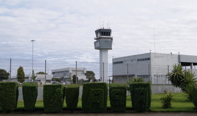 Entrada principal al Aeropuerto Internacional de Puebla