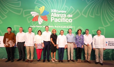 Foto grupal del Secretario de Economía, Ildefonso Guajardo Villarreal quien presidió la Reunión del Consejo de Ministros con Candidatos a Estado Asociado de la Alianza del Pacifico