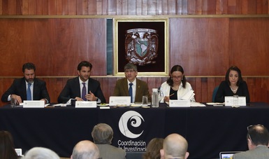 Reunión en la Universidad Autónoma de México para la estrategia de combate contra el sargazo. 