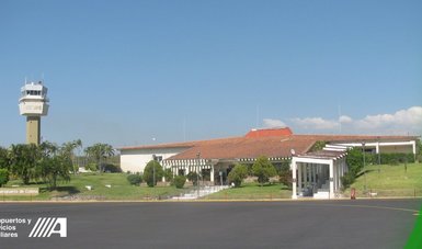 Panorámica del edificio terminal del Aeropuerto Nacional de Colima