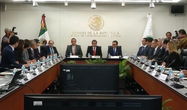 En la imagen el Secretario de Economía con el Senador Ricardo Monreal, presidente de la Junta de Coordinación Política de la Cámara de Senadores