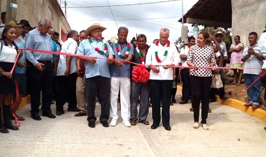 Con habitantes de la comunidad el subsecretario Cárdenas Monroy inauguró las nuevas obras
