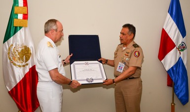 Los Secretarios de Defensa Nacional y de Marina recibieron la condecoración de la “Orden del Mérito de Duarte, Sánchez y Mella”