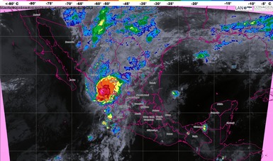 Imagen satelital con filtros de vapor sobre el territorio nacional.
Willa está en tierra, a 90 kilómetros al este de Mazatlán, Sinaloa.