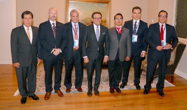 El Secretario Ildefonso Guajardo con los representantes del Instituto Mexicano de Ejecutivos de Finanzas.
