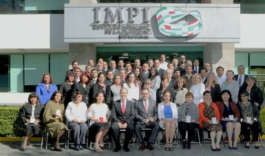 El Secretario de Economía con el equipo de Instituto Mexicano del Propiedad Industrial (IMPI) 