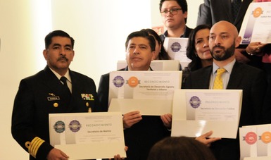 La Secretaría de Marina-Armada de México recibe reconocimientos por la destacada labor que realiza en materia de transparencia.