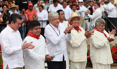 El Presidente Andrés Manuel López Obrador participó en la ceremonia de representantes de los pueblos originarios para el inicio del proyecto del Tren Maya