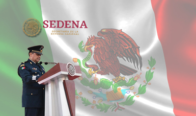 Secretario de la Defensa Nacional y Bandera de México.