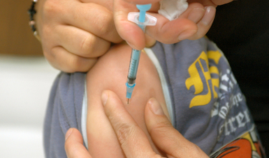 Vacuna a un menor de edad.