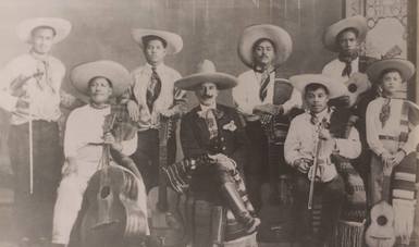 Los mariachis indígenas interpretan su música en danzas tradicionales y en los variados repertorios que se exponen entre sones de corte de danza, minuetes, portorricos, abajeños y los géneros de carácter social