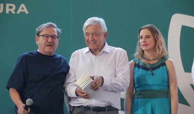 El presidente Andrés Manuel López Obrador encabezó la presentación de la Estrategia Nacional de Lectura en Mocorito, Sinaloa