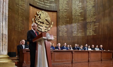 Presidente Andrés Manuel López Obrador encabezó la ceremonia por el 102 aniversario de la Constitución Política 