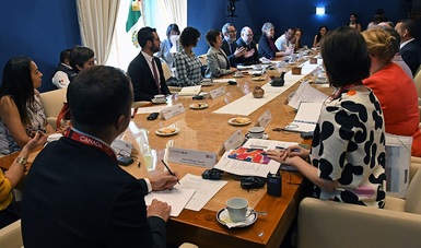 En la primera reunión bilateral realizada este lunes 11 de febrero en la sede de la Secretaría de Cultura del Gobierno de México, en Arenal 40, el Subsecretario de Desarrollo Cultural, Edgar San Juan y el embajador de Canadá en México, Excmo. Sr. Pierre.
