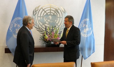 El Dr. Juan Ramón de la Fuente presenta cartas de acreditación como representante permanente de México ante la Organización de las Naciones Unidas