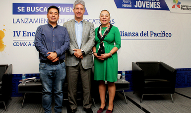 El Director del IMJUVE Guillermo Santiago, se reunió con Fausto Costa, Presidente Ejecutivo de NestleMX y Nora Villafuerte, VP de Recursos Humanos de NestleMx, para acordar iniciativas de empleo y educación en favor de las y los jóvenes.