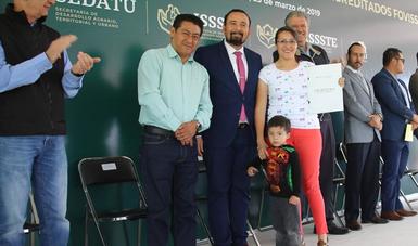 300 acreditados reciben en Chalco sus escrituras por parte del FOVISSSTE