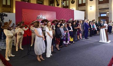 El presidente de México, Andrés Manuel López Obrador, dedicó un espacio especial durante la conferencia matutina para celebrar a las madres de este país.