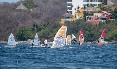 Se disputaron las primeras seis regatas de la disciplina, que se desarrolla en Bahía de Banderas, Nayarit.