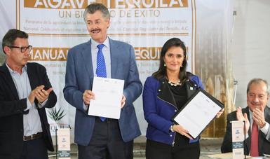 Firma el SAT acuerdo con el CRT para combatir la comercialización ilegal de tequila