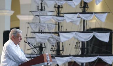 El presidente de México, Andrés Manuel López Obrador, durante el mensaje a medios de comunicación, hoy en el puerto de Veracruz.