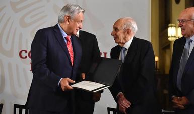 El presidente de México, Andrés Manuel López Obrador, durante la conmemoración del 80 aniversario del arribo del exilio español a nuestro país.