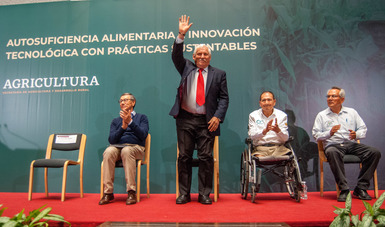 El secretario de Agricultura y Desarrollo Rural, Víctor Villalobos, inauguró el ciclo de conferencias mensuales