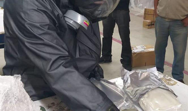 Interceptan aparente precursor químico para elaborar fentanilo en el Aeropuerto Internacional de la ciudad de México