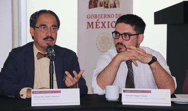 A la derecha, Román Meyer Falcón, secretario de Desarrollo Agrario, Territorial y Urbano.