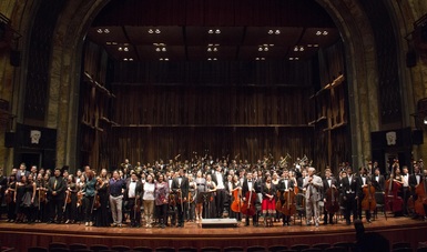 La Orquesta Sinfónica Infantil de México es un ejemplo de Cultura Comunitaria, un modelo de transformación y crecimiento. Se presentó en el Palacio de Bellas Arte como parte del cierre de su gira nacional.