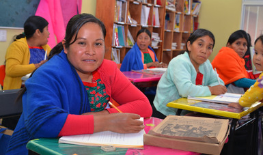 Reciben más de 64 mil personas de comunidades indígenas, servicios de alfabetización, primaria y secundaria del INEA